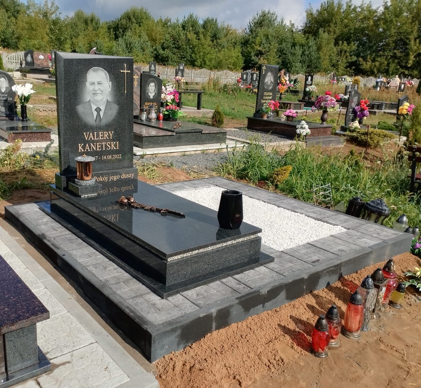 Одиночный памятник с подхоронкой купить в Гродно