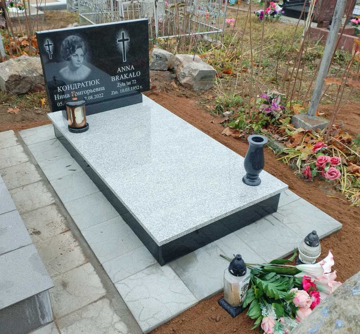 Двойной памятник с одиночным надгробем