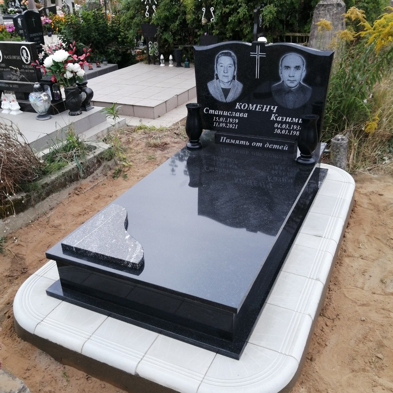 Двойной памятник 